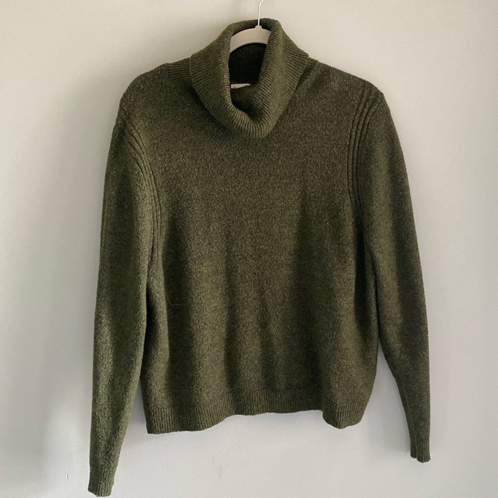 Large Target Green Turtle Neck